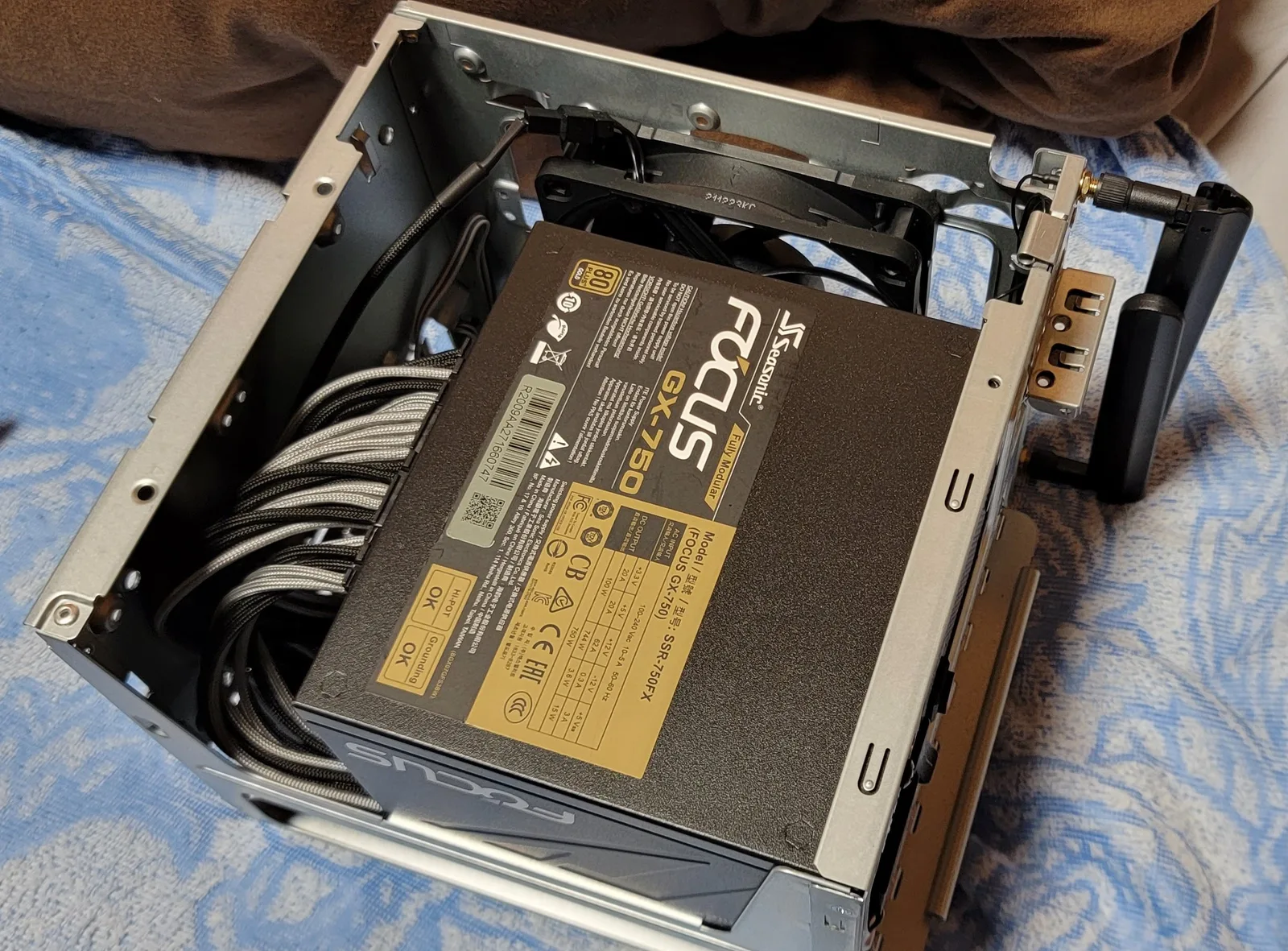 DeskMeet B660の電源用にプラグインケーブルを作ってもらった話